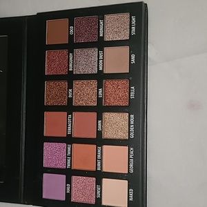 KAB cosmetics day + night eyeshadow palette